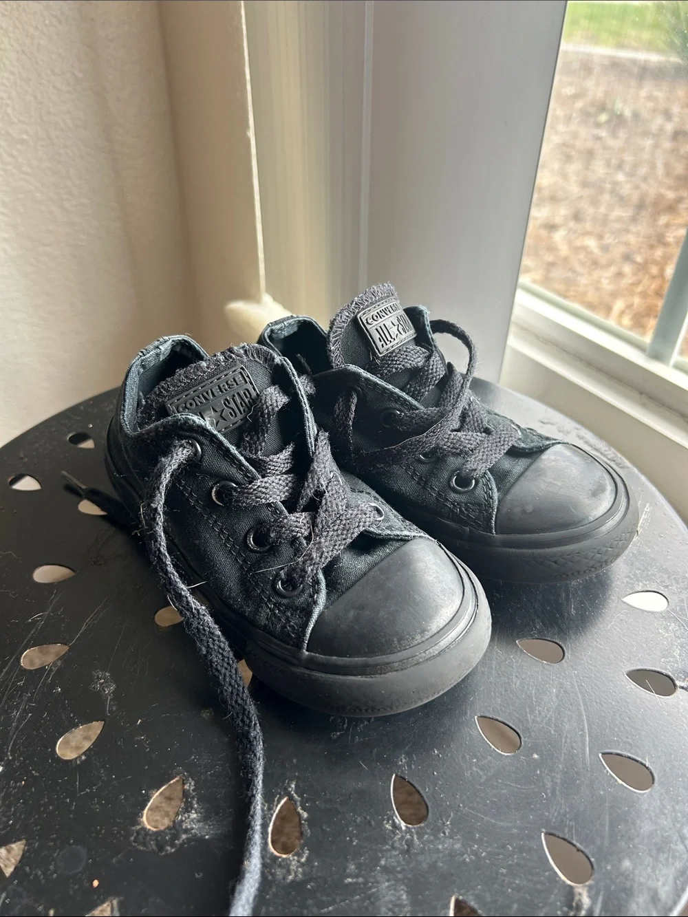 Converse solid black all star chucks